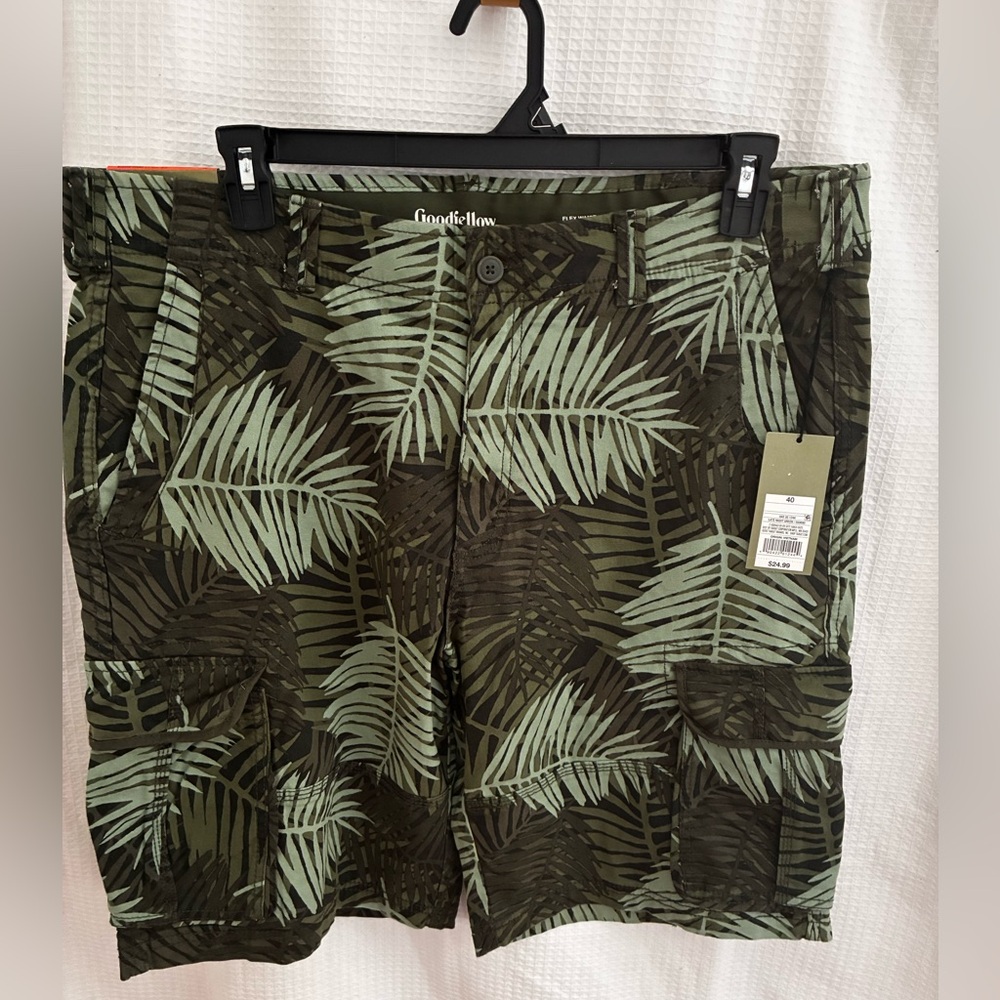 Good Fellow& Co NWTG men’s palm leaf cargo shorts size 40/11 inch inseam